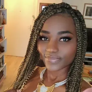 Aide à domicile et femme de ménage responsable.