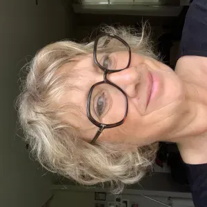 Recherche dame de compagnie