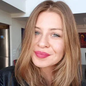 Baby-sitter douce, sérieuse et disponible à Paris