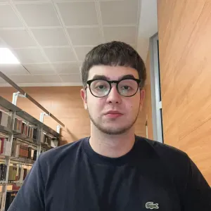 Canguro en Villanueva de Perales. Con 3 años de experiencia