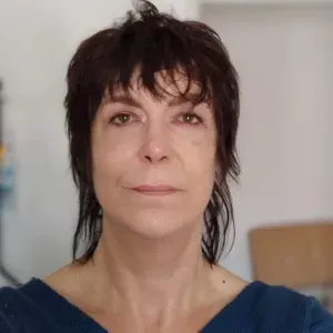 Dame de compagnie , aide à domicile sans toilette complète.