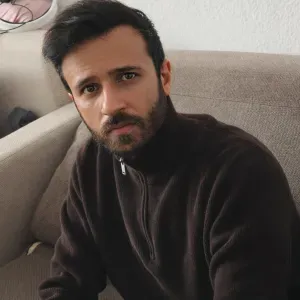 Zuverlässiger Babysitter mit Erfahrung und Geduld