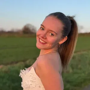 Baby-sitter sérieuse et attentionnée dans le 22