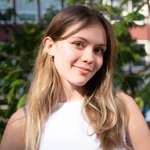 International babysitter available ! 