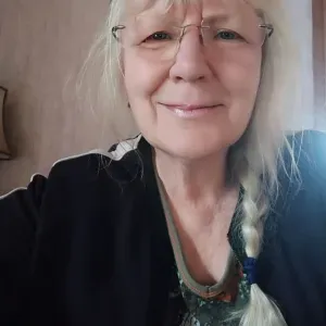 Odpowiedzialna opiekunka dla seniorów