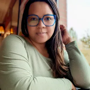 Femme de ménage sur la Charente