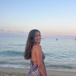 Baby-sitter expérimentée vers Nice 