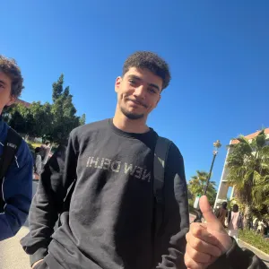 Étudiant, promeneur de chiens à Lille, sérieux et affectueux