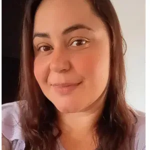 Empregada de limpeza responsável e atenciosa aos detalhes 