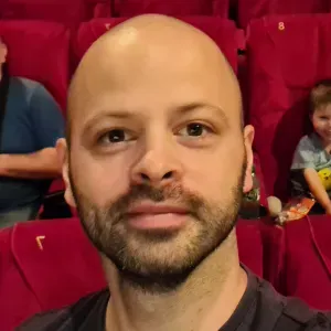 Baby-sitter sérieux & flexible autour de Saint-Malo