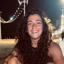 Babysitter para dar muito Carinho ao mais pequenino(a)