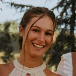 Baby sitter en étude d'infirmière en île de France 
