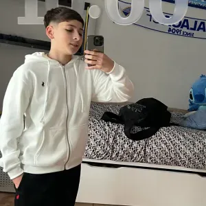 Pet care service/ Servicio de cuidado de mascotas