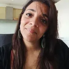 Baby-sitter fun et créatrice de sourire