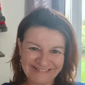 Auxiliaire de puériculture depuis 22 ans .  Plouedern 