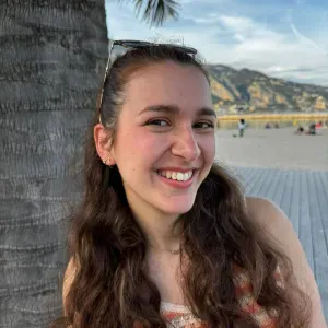 Baby-sitter disponible et expérimentée