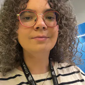 Babysitter jovem e que gosta de crianças 