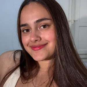 Niñera con experiencia y formación en París.