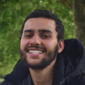 Étudiant polyglotte propose soutien et aide aux devoirs 