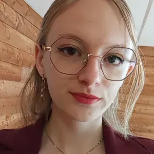Baby-sitter motivée pour vous aider !