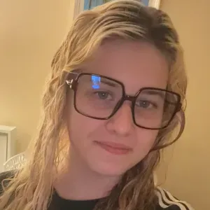 Baby-sitter expérimentée au Bourget !