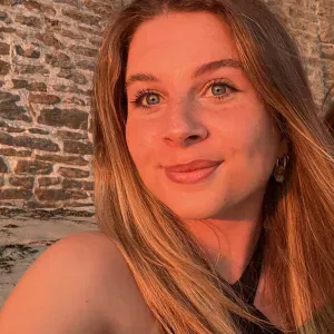 Baby-sitter dispo du 6/07 au 16/08, expérience confirmée