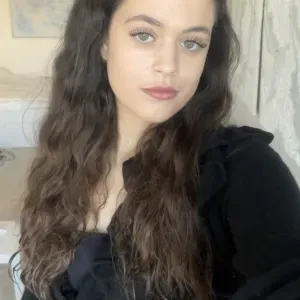 Baby-sitter expérimentée et sérieuse 