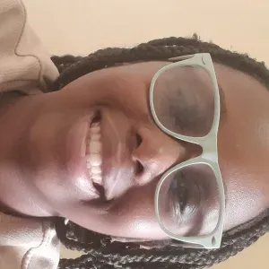 Experienced babysitter looking for a job 