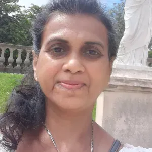 5 annèe experiences comme aide personnage. 