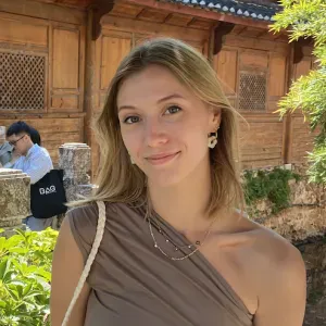 Baby-sitter bienveillante et expérimentée !