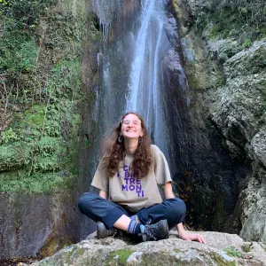 Studentessa alla ricerca di un lavoro come babysitter