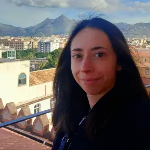 Language teacher looking for babysitting job