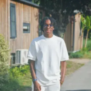 Baby-sitter sérieux et disponible le week-end