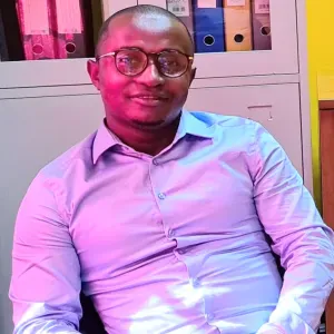 Garde d'enfants expérimenté avec aide aux devoirs et sorties