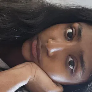 Lycéenne en spé scientifique faisant du soutien scolaire