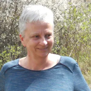 femme soigneuse pour vous aider
