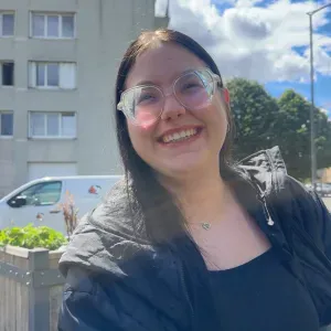 Baby sitter et étudiante en bac pro ASSP