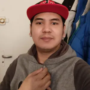 Im a man Experienced babysitter looking for a job