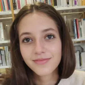 Baby-sitter à Annecy disponible pour garder vos enfants