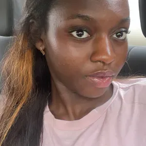 Jeune baby-sitter attentionnée et sérieuse en IDF