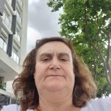 Tomo conta de crianças