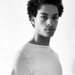 Étudiant attentionné et habitué aux chats