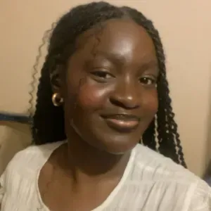 Marina, une Babysitter Expérimentée et Attentionnée. 