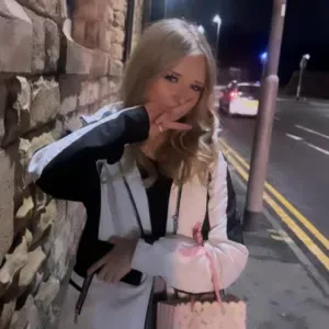 17 year old babysitter available in Leeds !