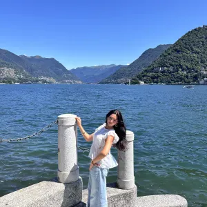 Jeune babysitter pour des soirées funs et sûres