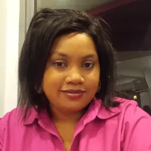 Femme de ménage à la recherche travail St Joseph 