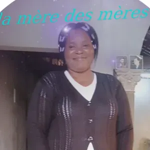 Nounou 42 ans maman exp cuisine live in Lux