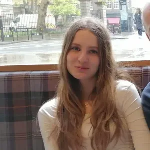 Lycéenne propose babysitting et aide aux devoirs