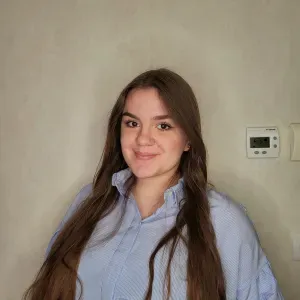 Baby-sitter disponible à Tours