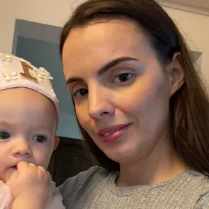 Baby-sitter qui adore les enfants